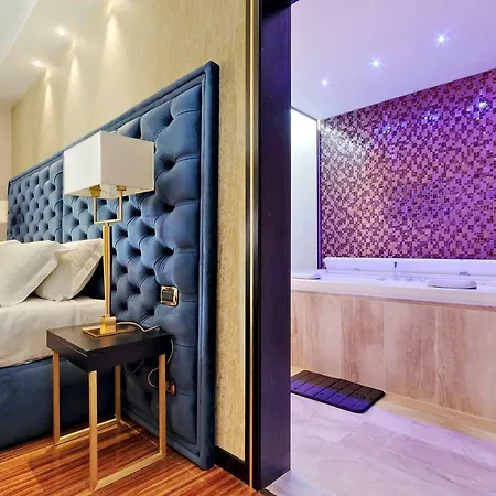 Spanish Diamond Luxury & Jacuzzi Roma