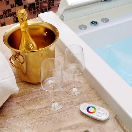 Casa de hóspedes Spanish Diamond Luxury & Jacuzzi 4*