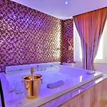 Spanish Diamond Luxury & Jacuzzi