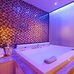 Gasthof Spanish Diamond Luxury & Jacuzzi