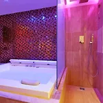 Spanish Diamond Luxury & Jacuzzi Gasthof Rom