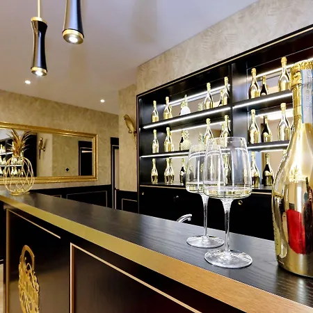 Affittacamere Spanish Diamond Luxury & Jacuzzi 4*