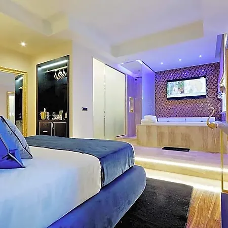 Spanish Diamond Luxury & Jacuzzi 로마