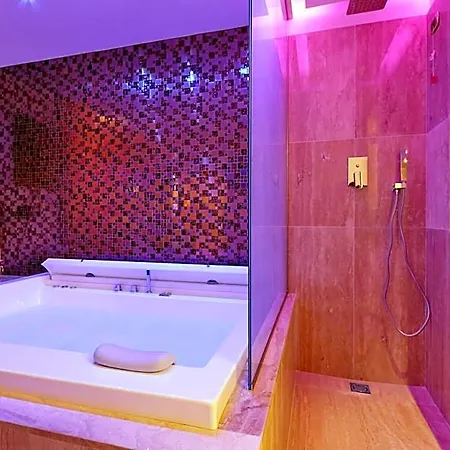 Spanish Diamond Luxury & Jacuzzi 게스트하우스 로마